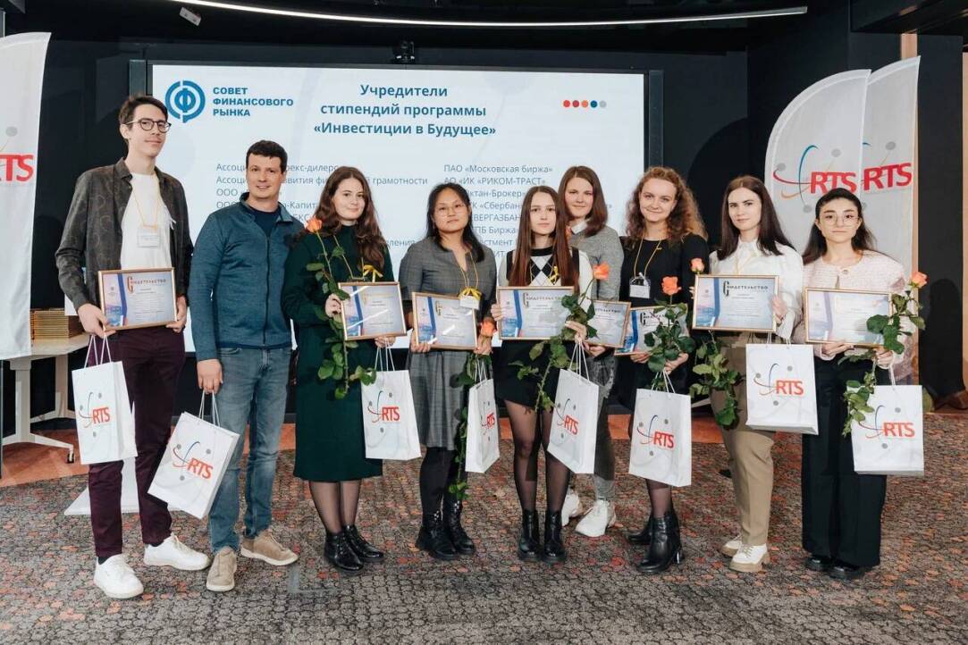 Иллюстрация к новости: Студенты НИУ ВШЭ – Нижний Новгород стали стипендиатами программы «Инвестиции в будущее»