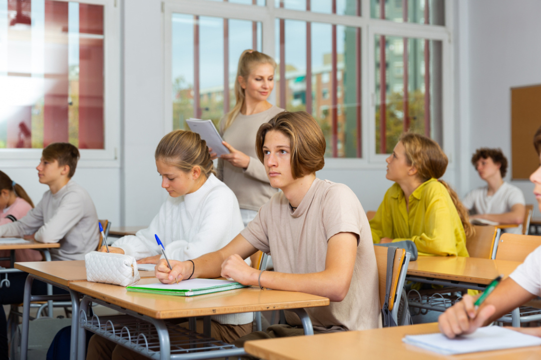 Иллюстрация к новости: В нижегородском кампусе НИУ ВШЭ приняли экзамен по французскому языку DELF Junior B2