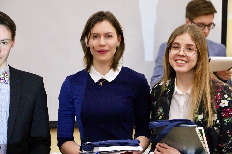 Студентка 1 курса Иванова Виктория заняла первое место на студенческой конференции по английскому языку в Москве