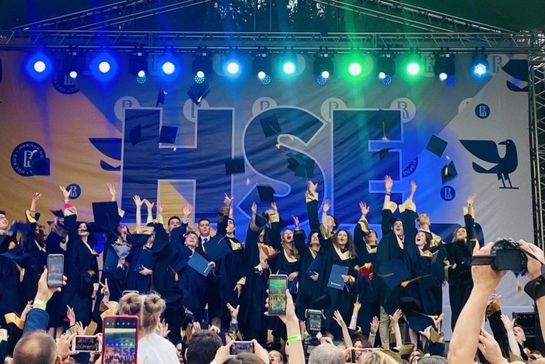 HSE University-Nizhny Novgorod Hosts Special Graduation Ceremony in Shveytsariya Park