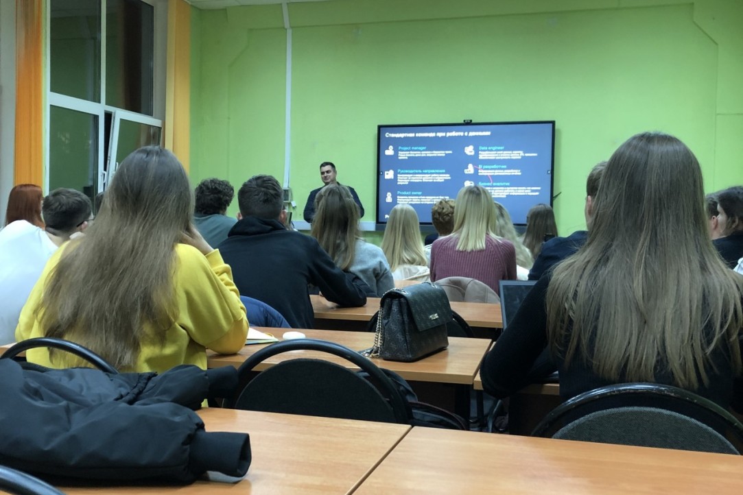 Иллюстрация к новости: Дмитрий Тарасов провёл мастер-класс для студентов факультета экономики