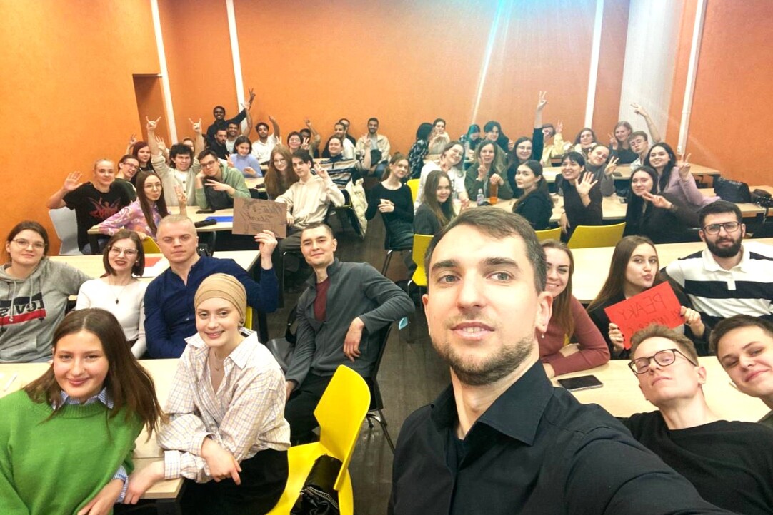 «За рамками будней»: студенты и преподаватели нижегородской Вышки сыграли в квиз на английском языке