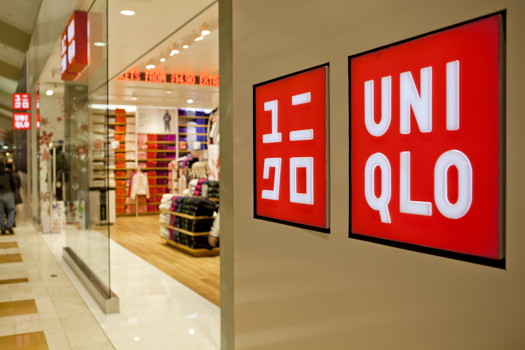 Юникло. Японский бренд одежды Uniqlo. Uniqlo Сити Молл. Японский магазин в Москве Uniqlo. Юникло это японский бренд.