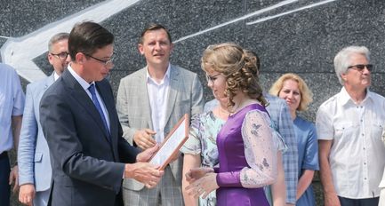 Представители нижегородской Вышки поздравили выпускников школ Нижнего Новгорода, получивших аттестат с отличием